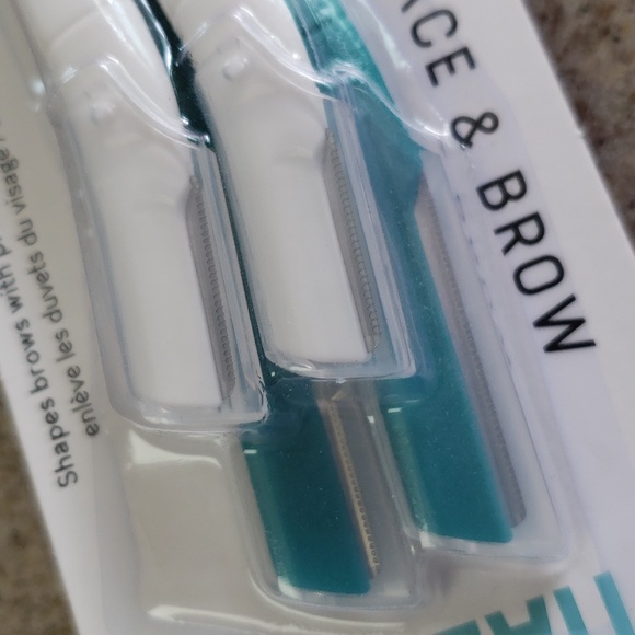 Brow Shaping Razors - Picture 2 of 4